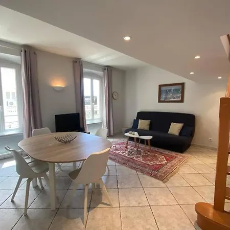 Beau Duplex A 2 Pas Du Palais 아파트